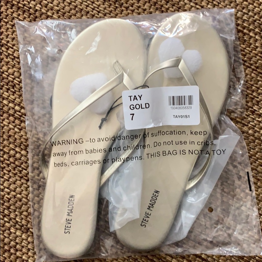 Steve Madden flat sandals